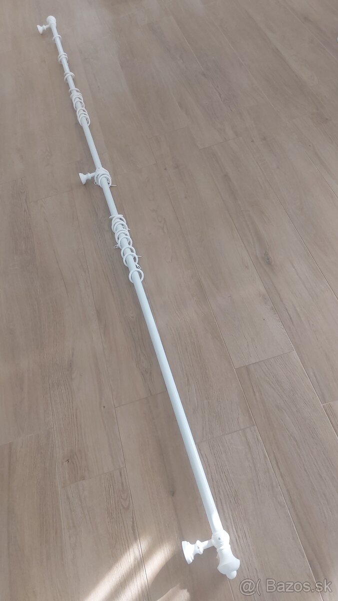 Garniza biela 300cm s hacikmi