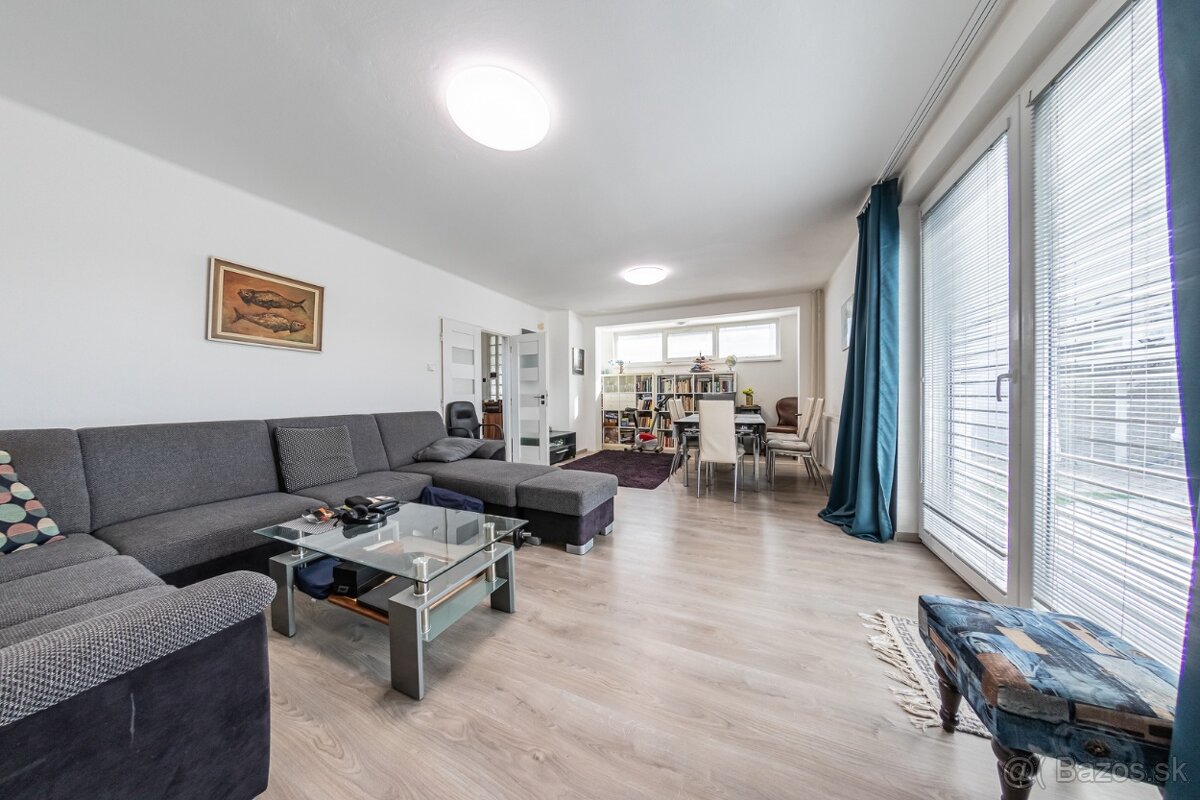 Rodinný dom s veľkým pozemkom v obci Malé Dvorníky