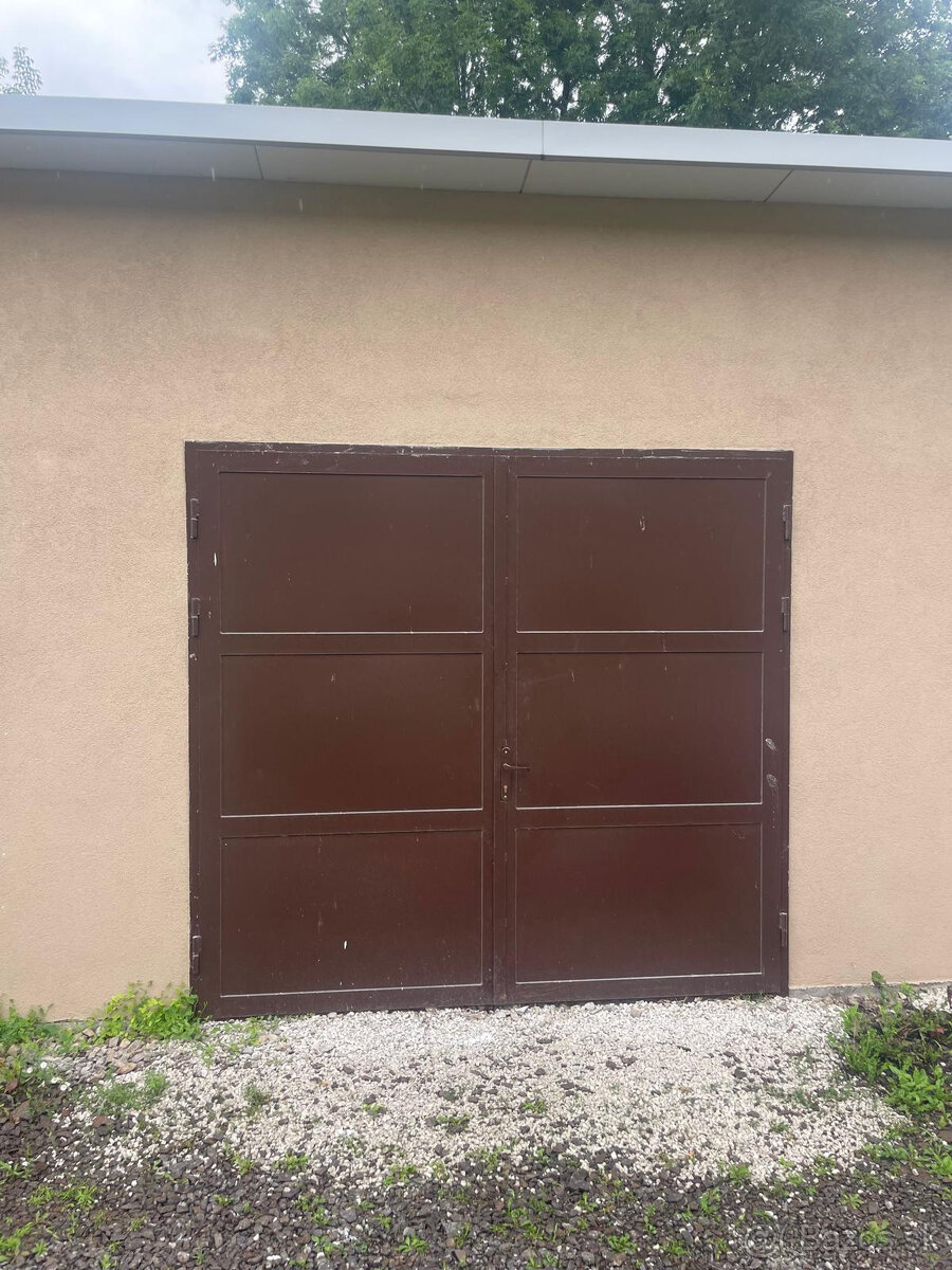 Predam garaz v Novakoch