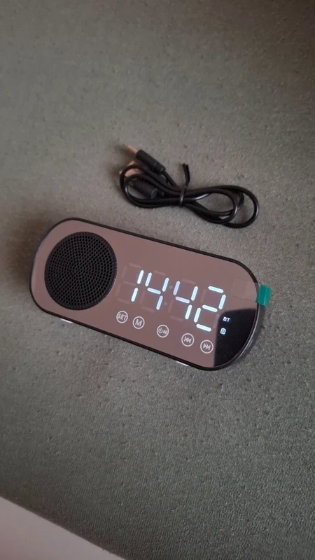 Bluetooth reproduktor s FM rádiom