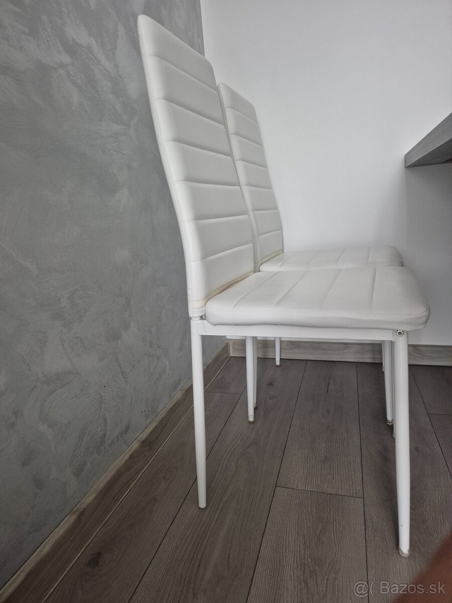 4 ks jedálenských stoličiek