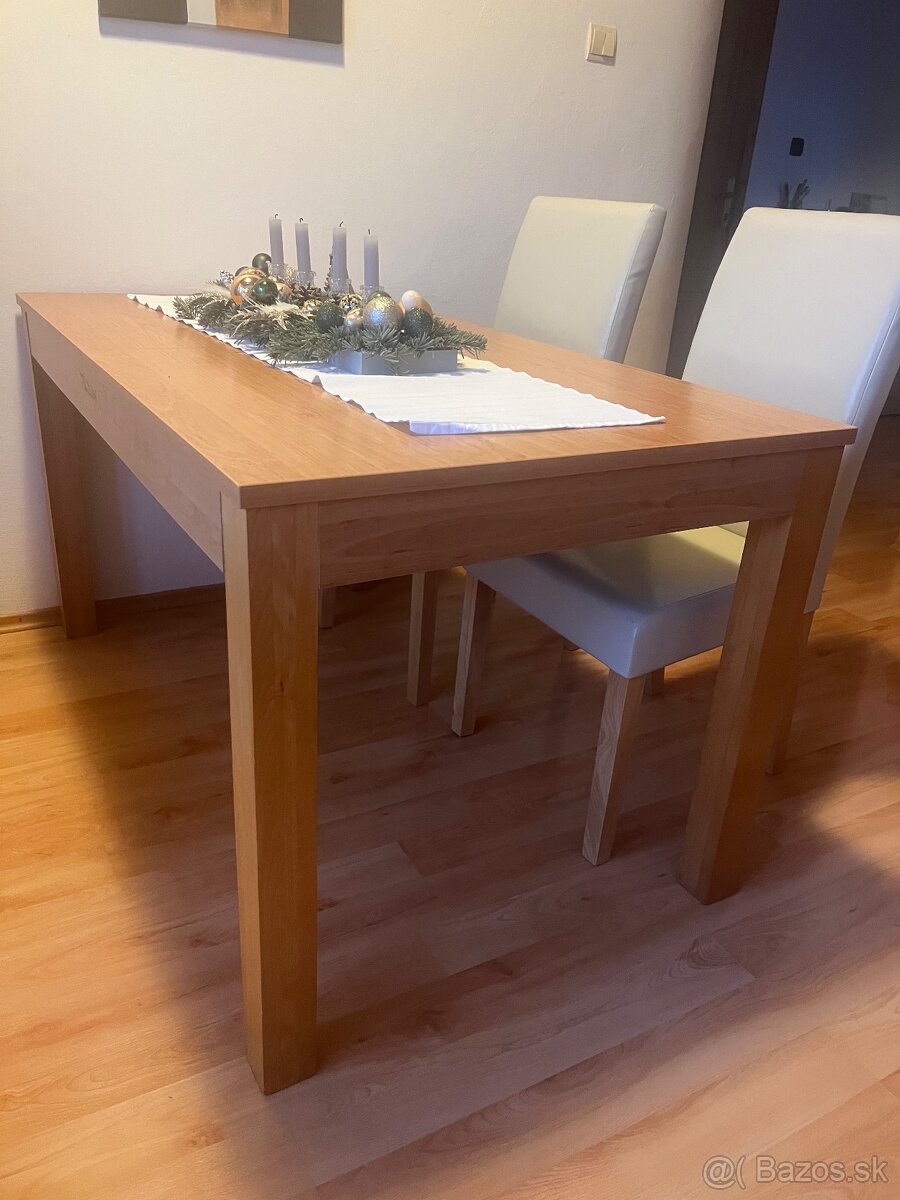 Jedálenský stôl