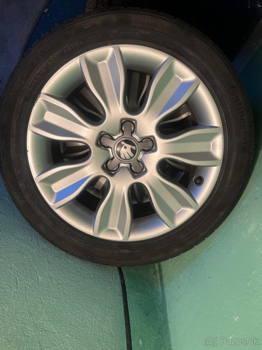 215/45 R16 elektrony orig. Audi A1 fabia 3