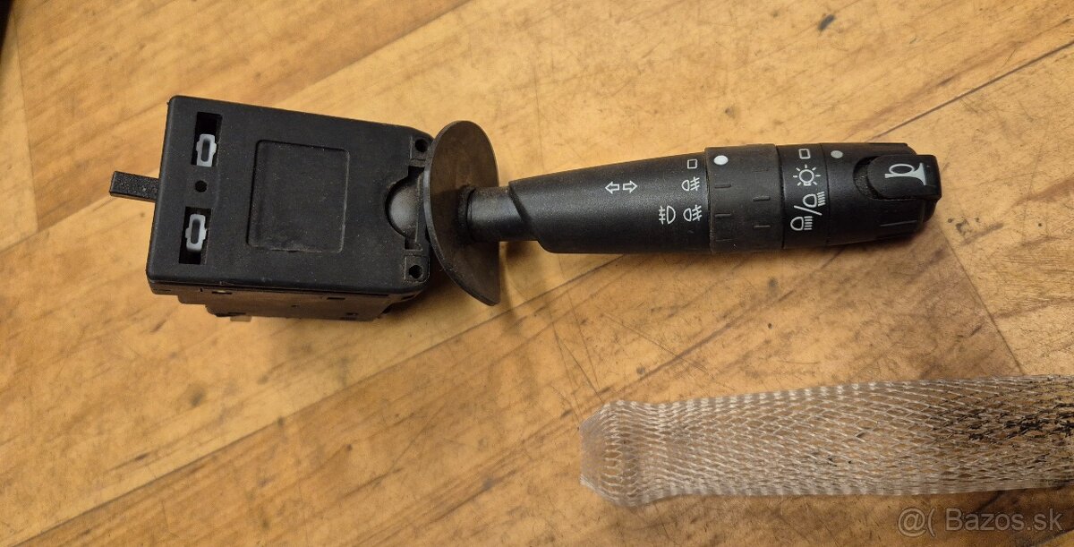 Citroen Saxo - páčka smeroviek, svetiel...