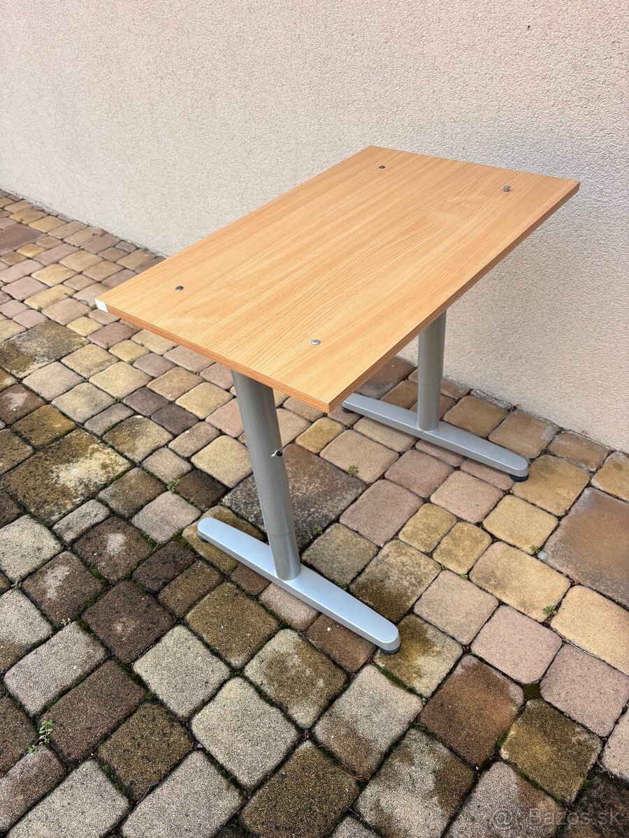 Stolík