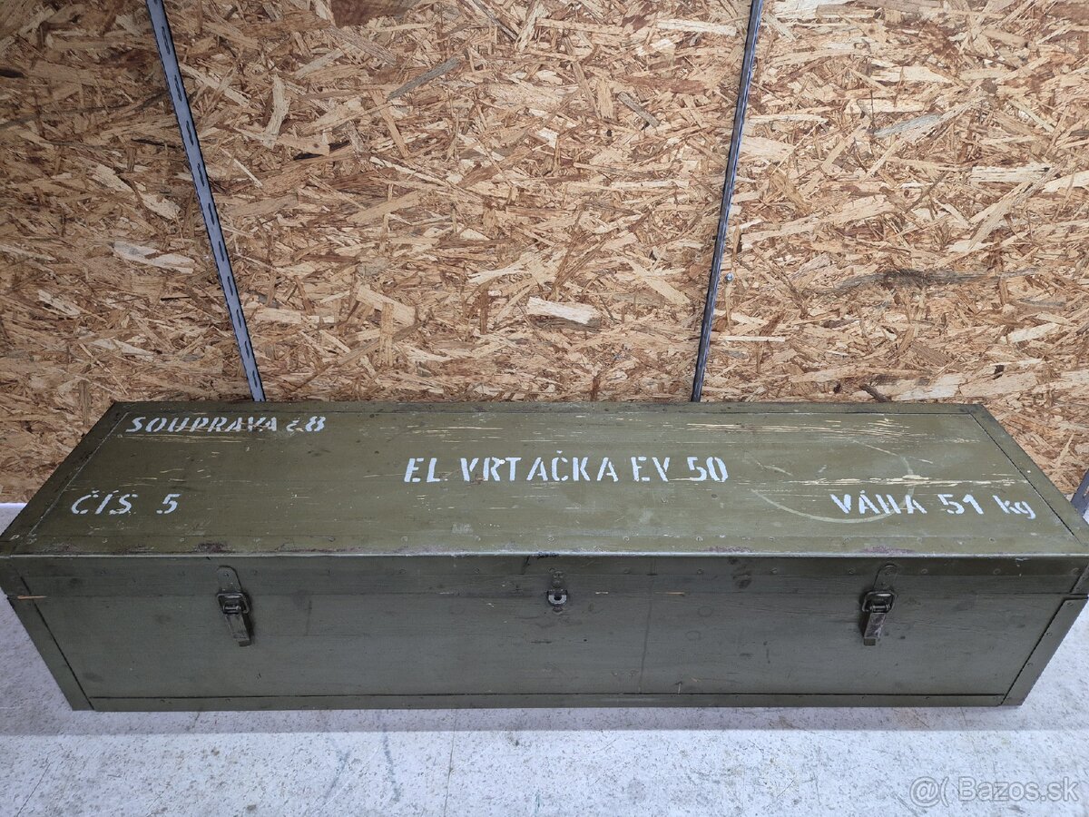 Vŕtačka tesárska