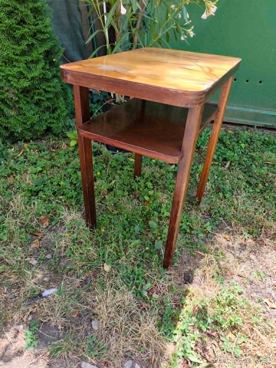 Stolik Halabala na renovaciu