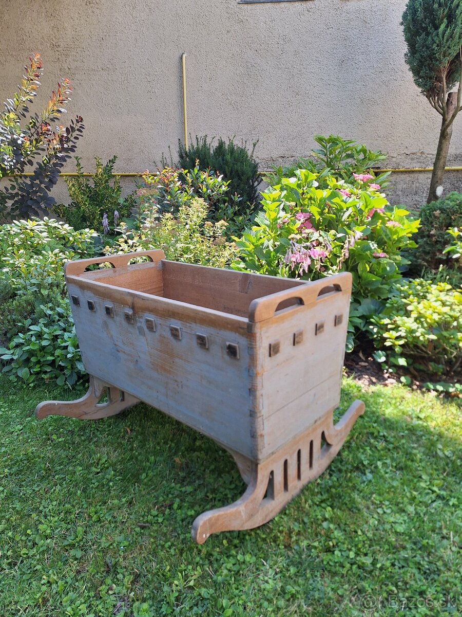 Starožitná kolíska