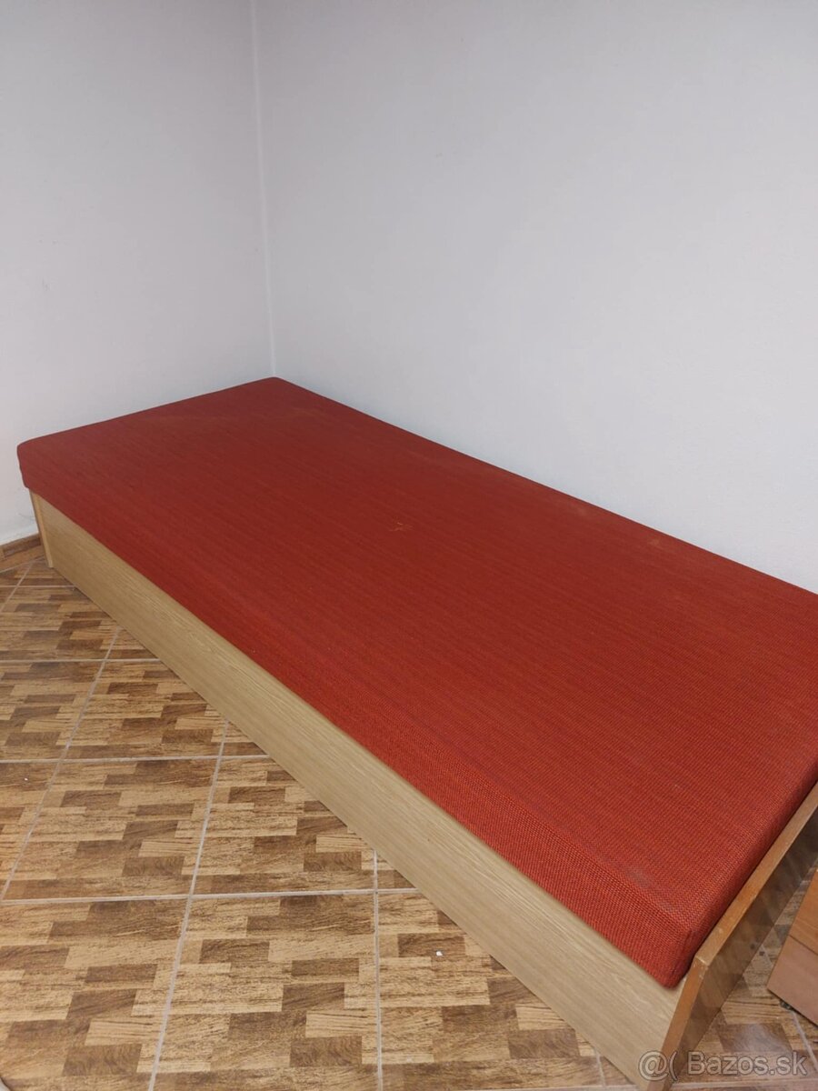 Posteľ