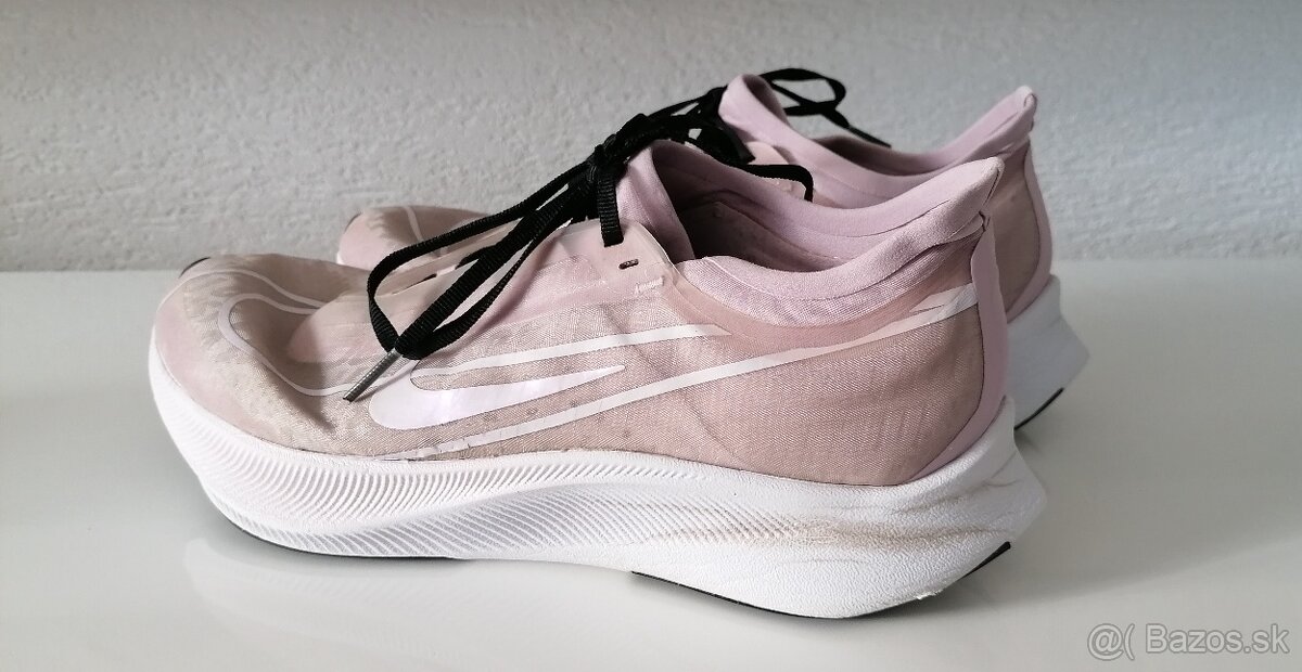 NIKE WMNS ZOOM FLY 3 Pôv.cena:159,90EUR Bežecké Tenisky