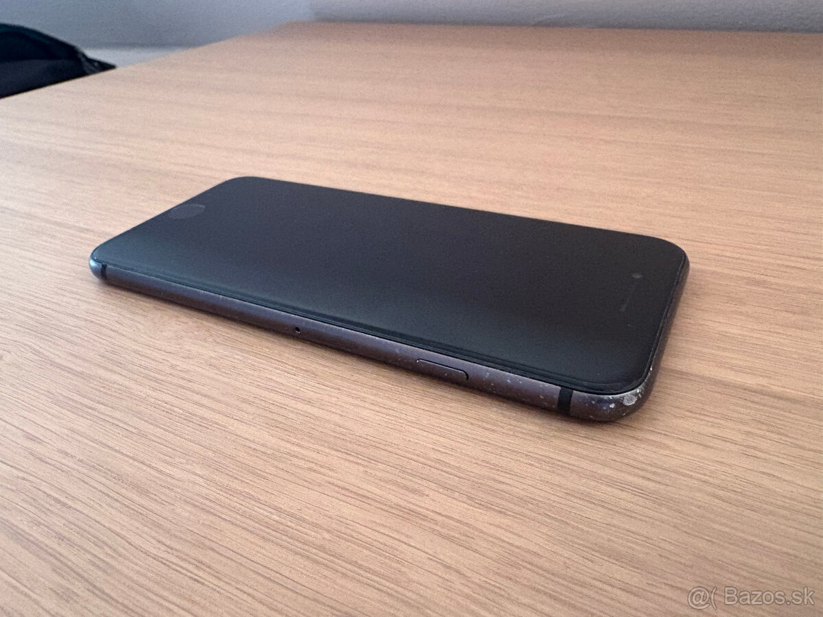 iPhone 8 64GB čierny, nabíjačka