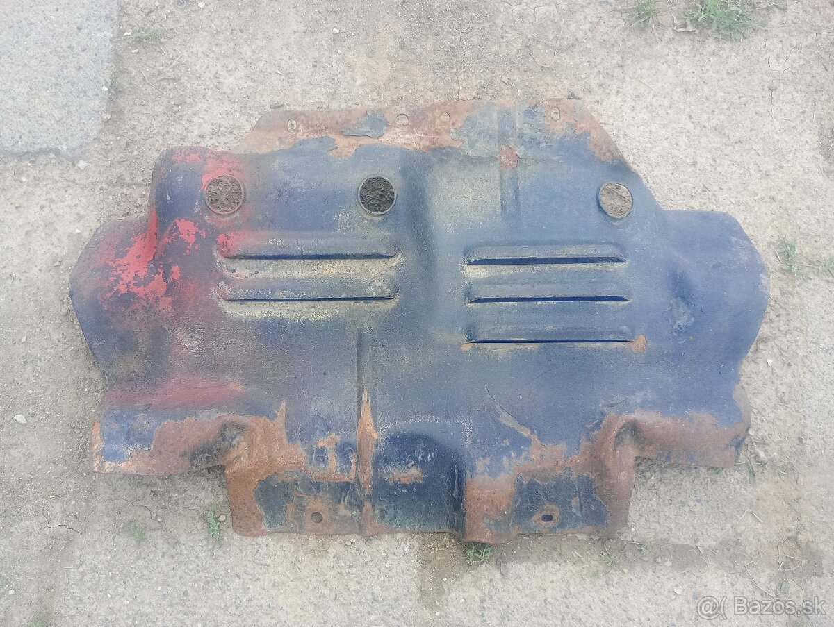 Kryt motora Terrano 2