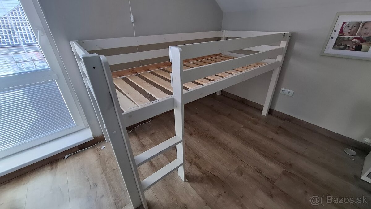 Vyvýšená posteľ