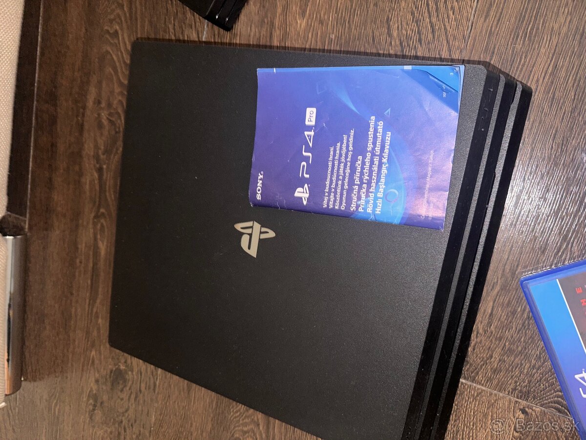 Playstation PS4 Pro 2x ovládač plus WR okuliare a hry
