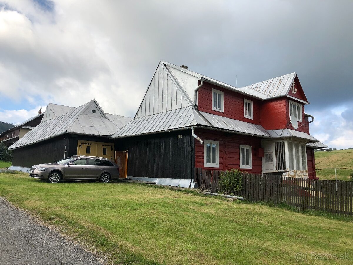 Rozsiahly pozemok cca 2500m2 Ždiar s chalupou