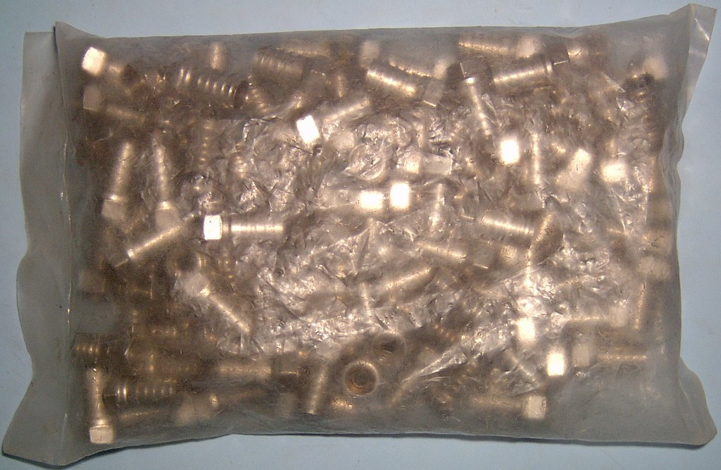 100 ks krimpovacích konektorov na koaxiál 3,7.