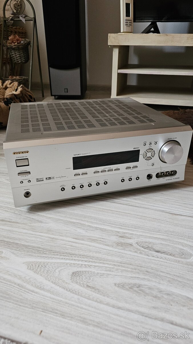 Onkyo TX-SR600E AV receiver