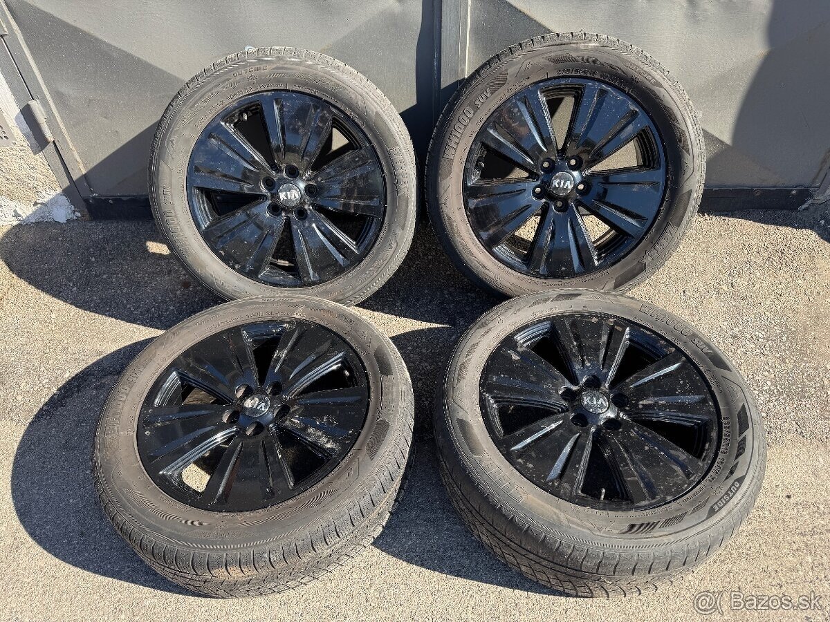 KIA Sportage 5x114,3 pneu 235/55 R18 -Originál elektrony