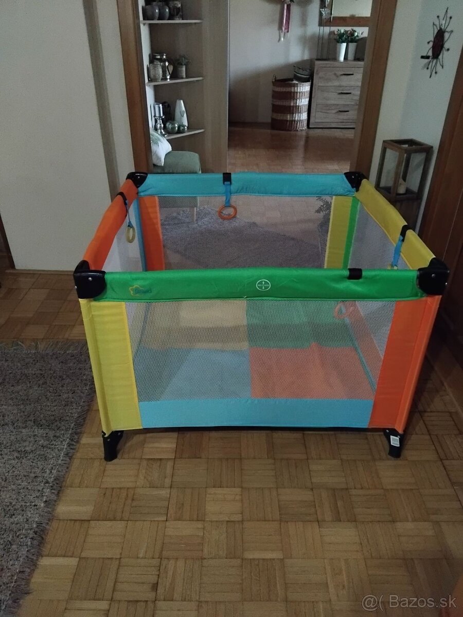 Cestovna skladacia ohradka