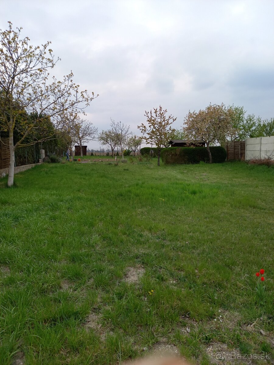 stavebný pozemok v Miloslavove