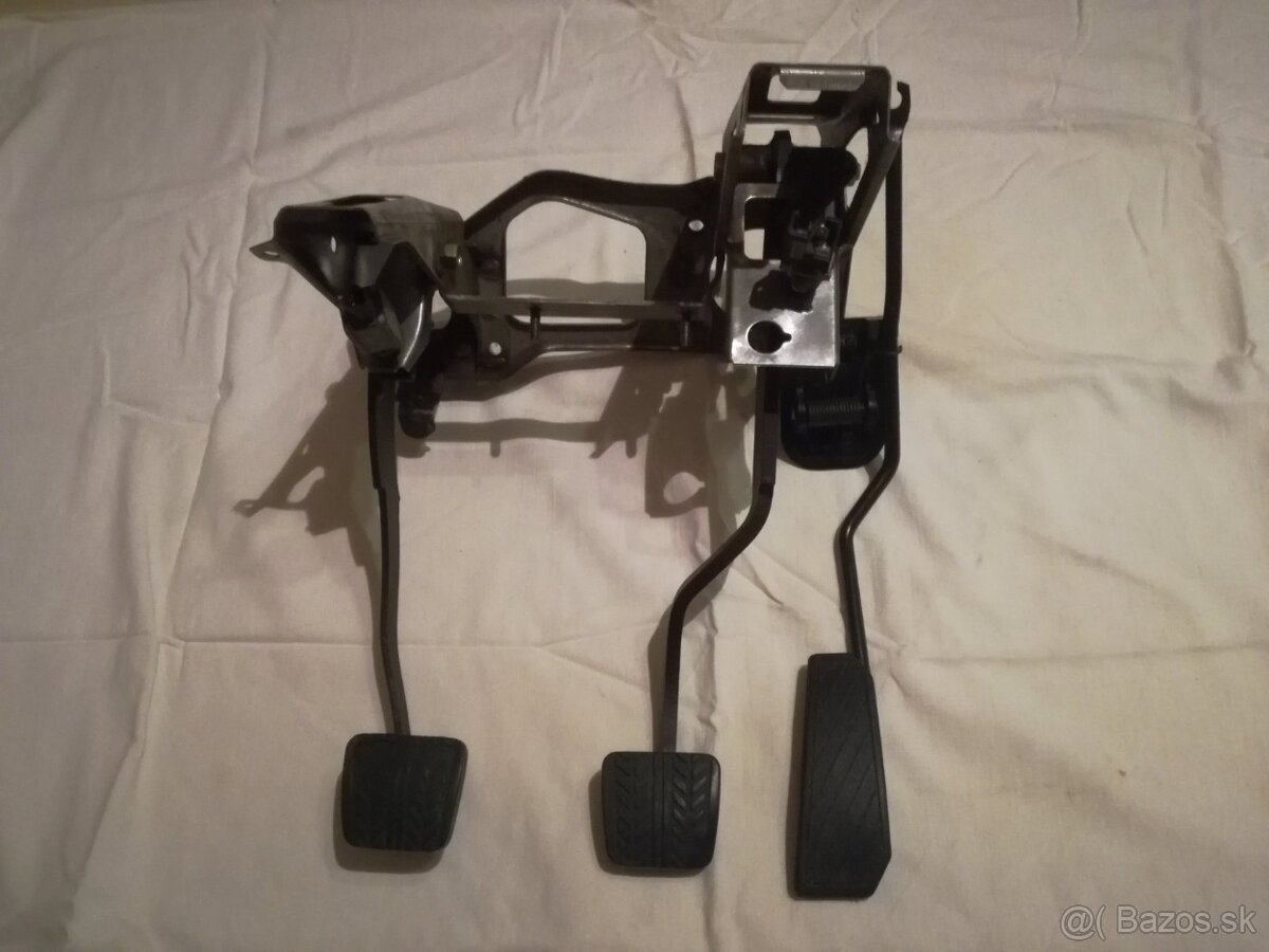 Mazda 323 BG pedále+snímače polohy