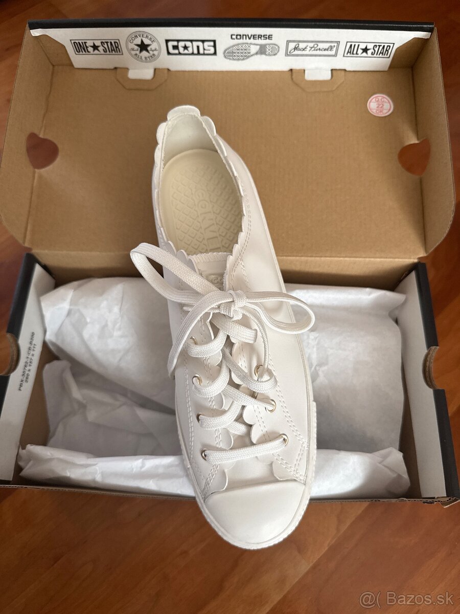 Converse mono leather