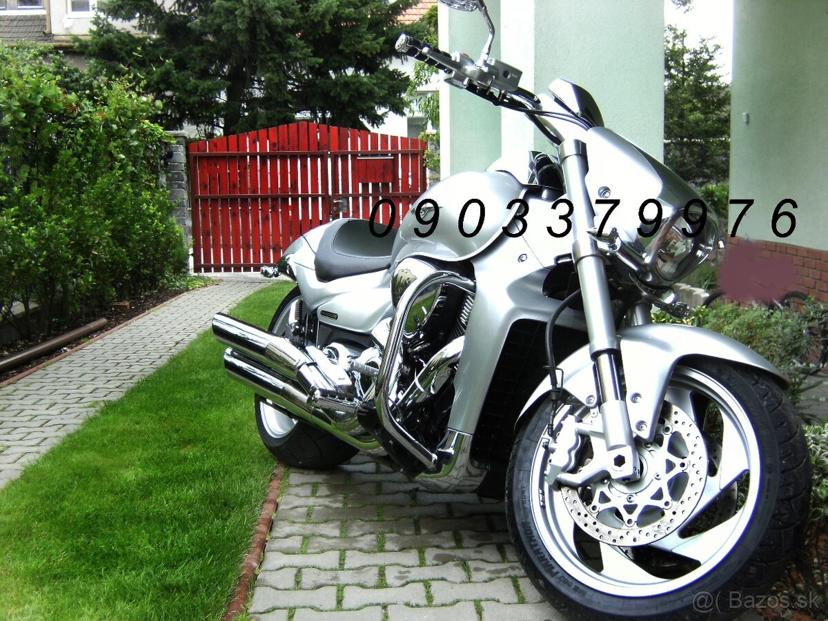 Veľká motorka a stredné auto