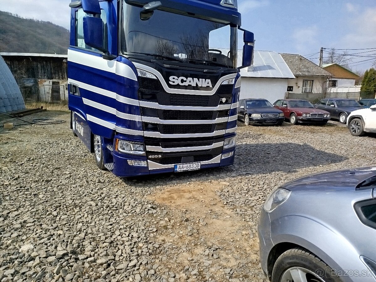 Tepovanie autobusov, kamiónov, dodávok, vlakových súpr autoš