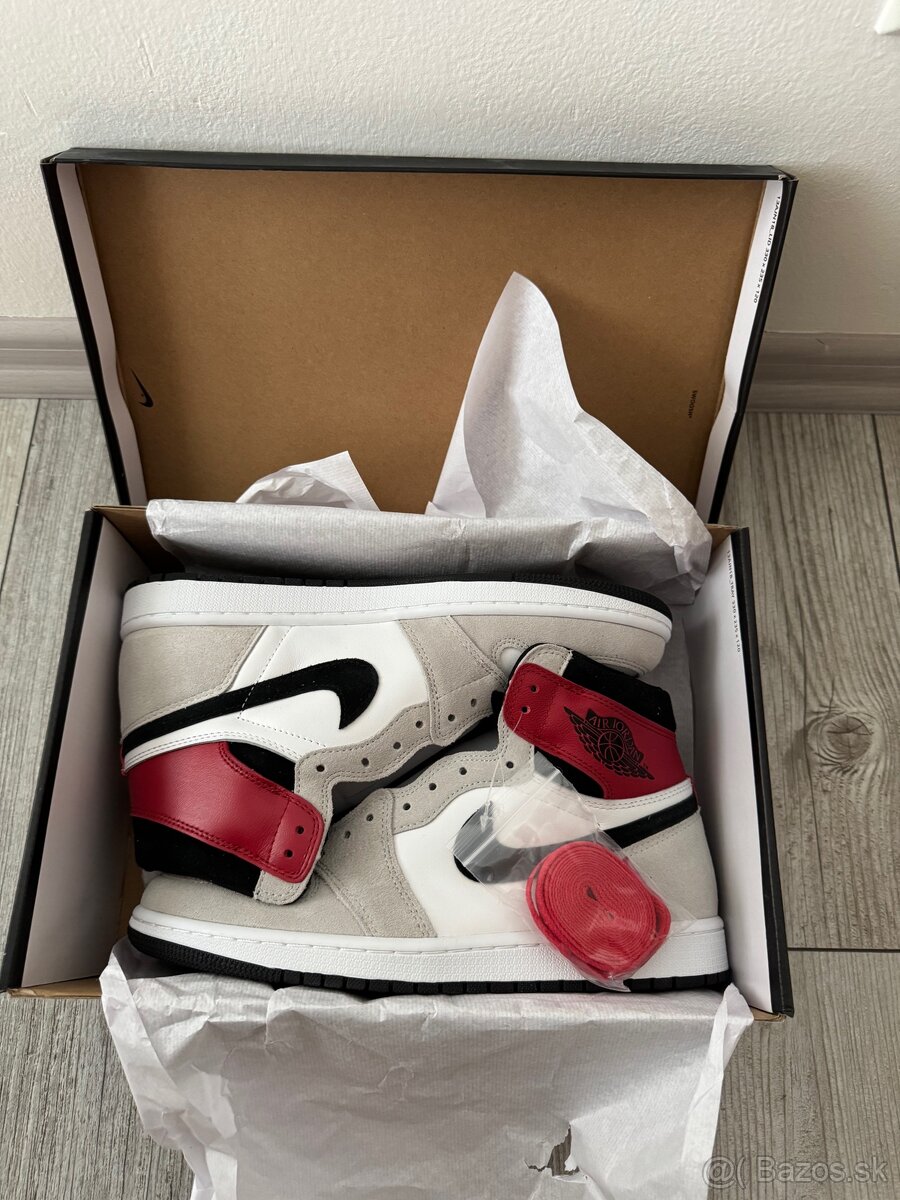 Air Jordan 1 Retro High OG "Light Smoke Grey"