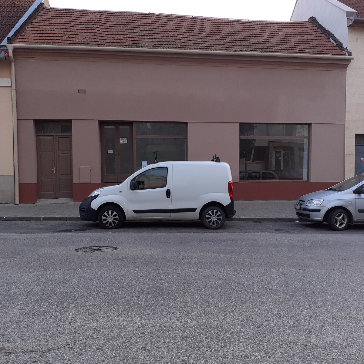 obchodny priestor do prenájmu-Hlavná 41, Stúrovo