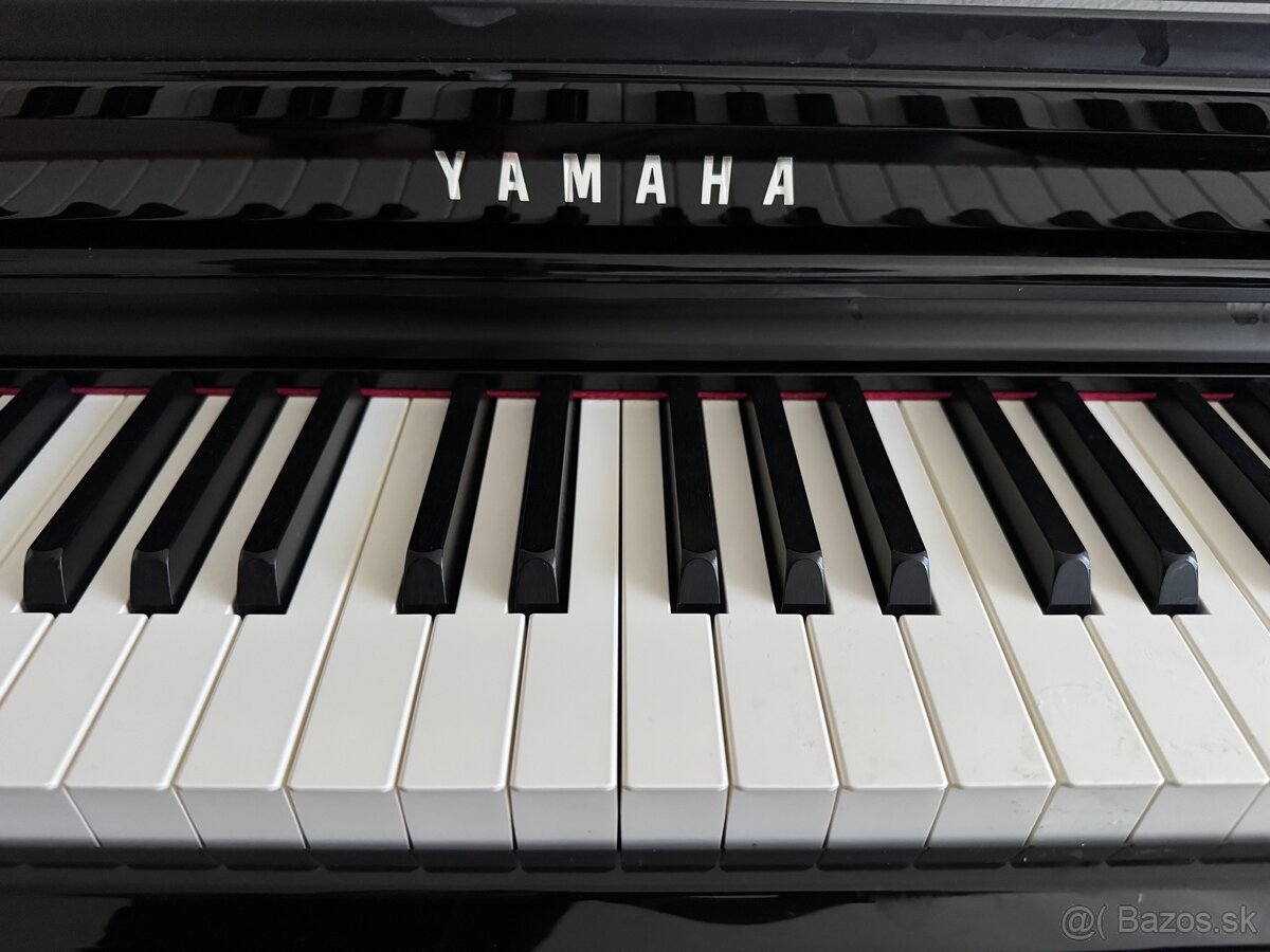 Yamaha CLP 725