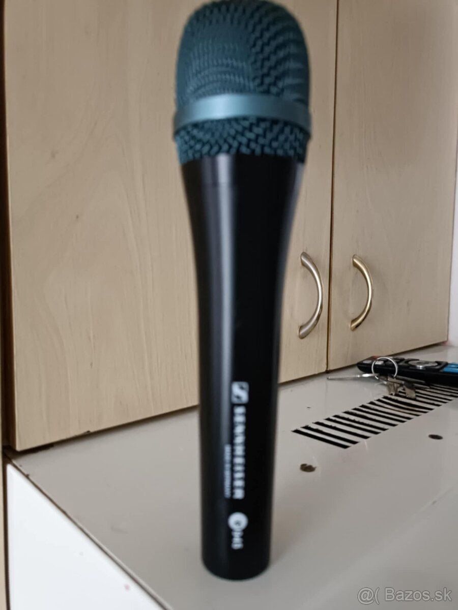 SENNHEISER E 945