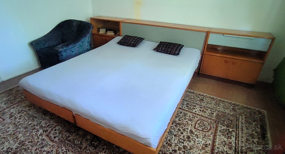 Predám kompletnú drevenú splálňovú zostavu zo 60-tych rokov
