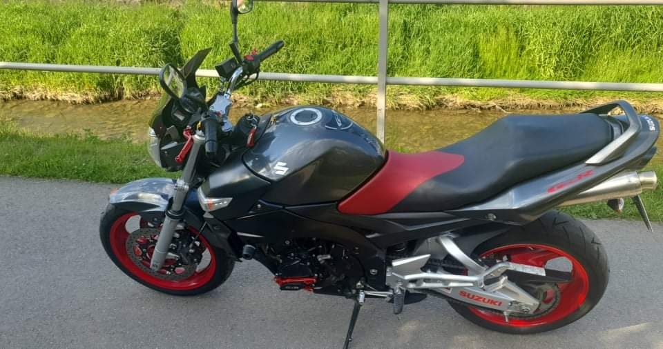 Suzuki gsr 600