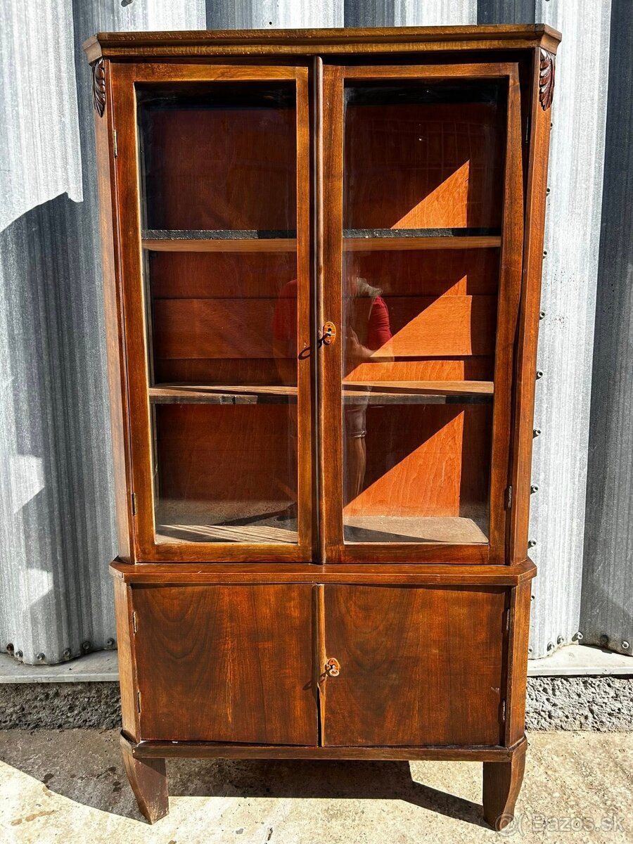 starožitná vitrína / knižnica