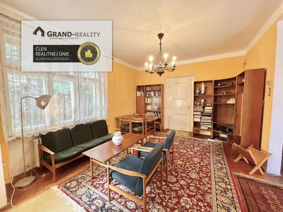 ZĽAVNENÉ • Na predaj rodinná vila s garážou a pozemkom