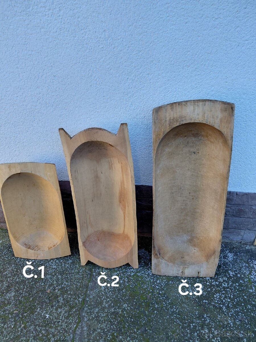 Drevené korytá na zabíjačku