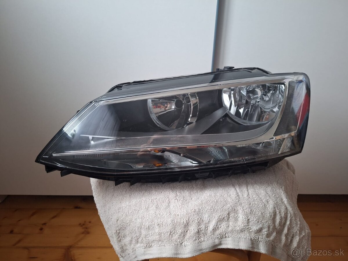 Predné svetlo VW Jetta