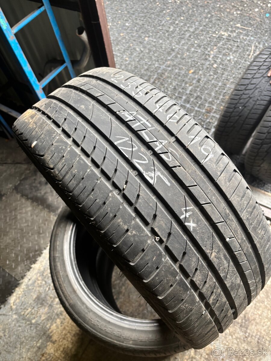 235/40/19 Atlas dot 1225