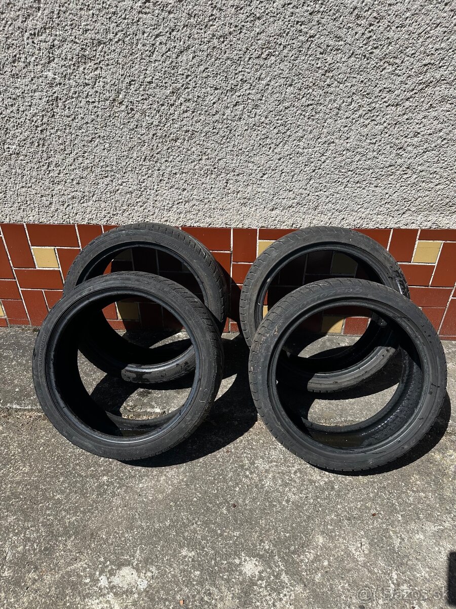 225/40 R18