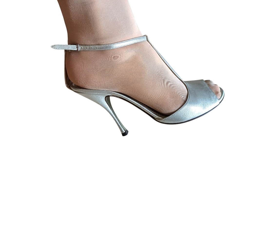 DOLCE GABBANA strieborné kožené sandále 38.5 originaly