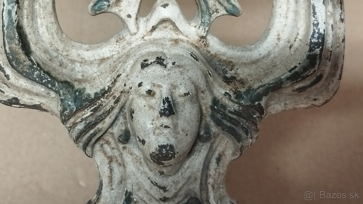 Velmi starý krásný zdobený mlýnek na strouhanku JUGENDSTIL