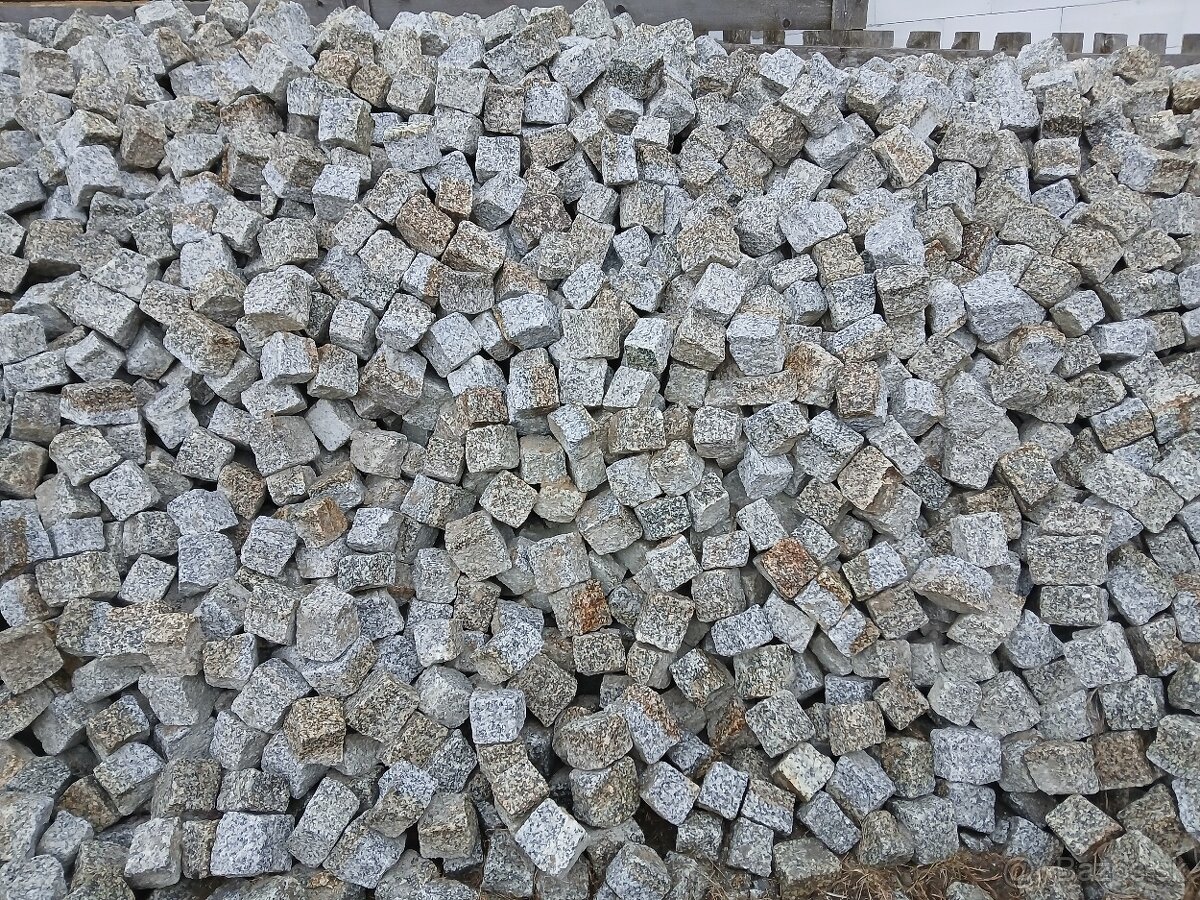 Mačacie hlavy,žulove kocky