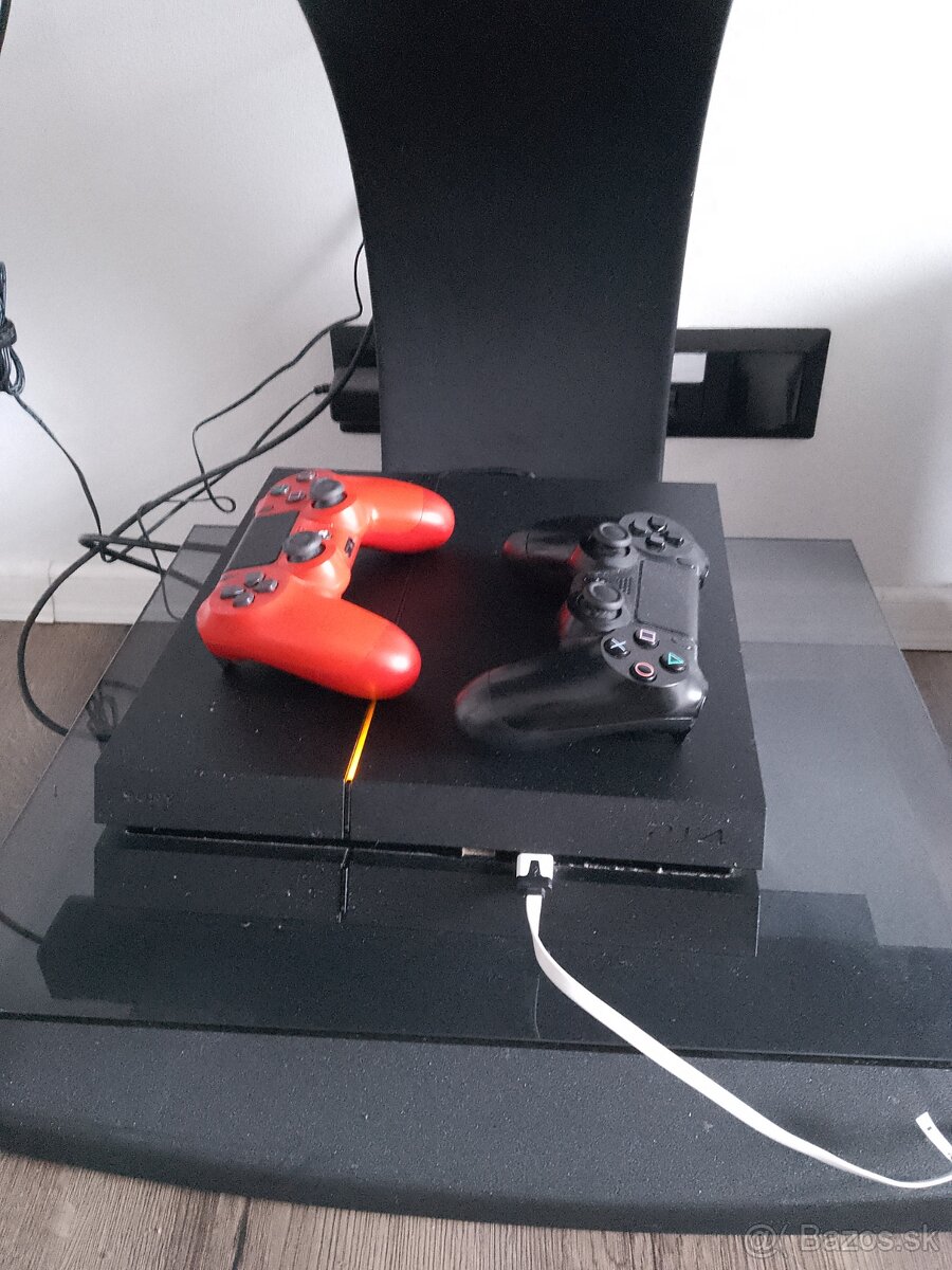 PS 4