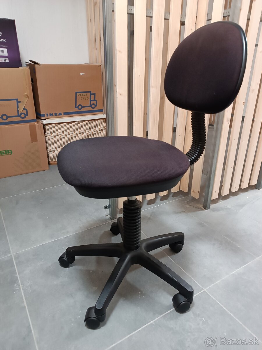 stolička k počítaču