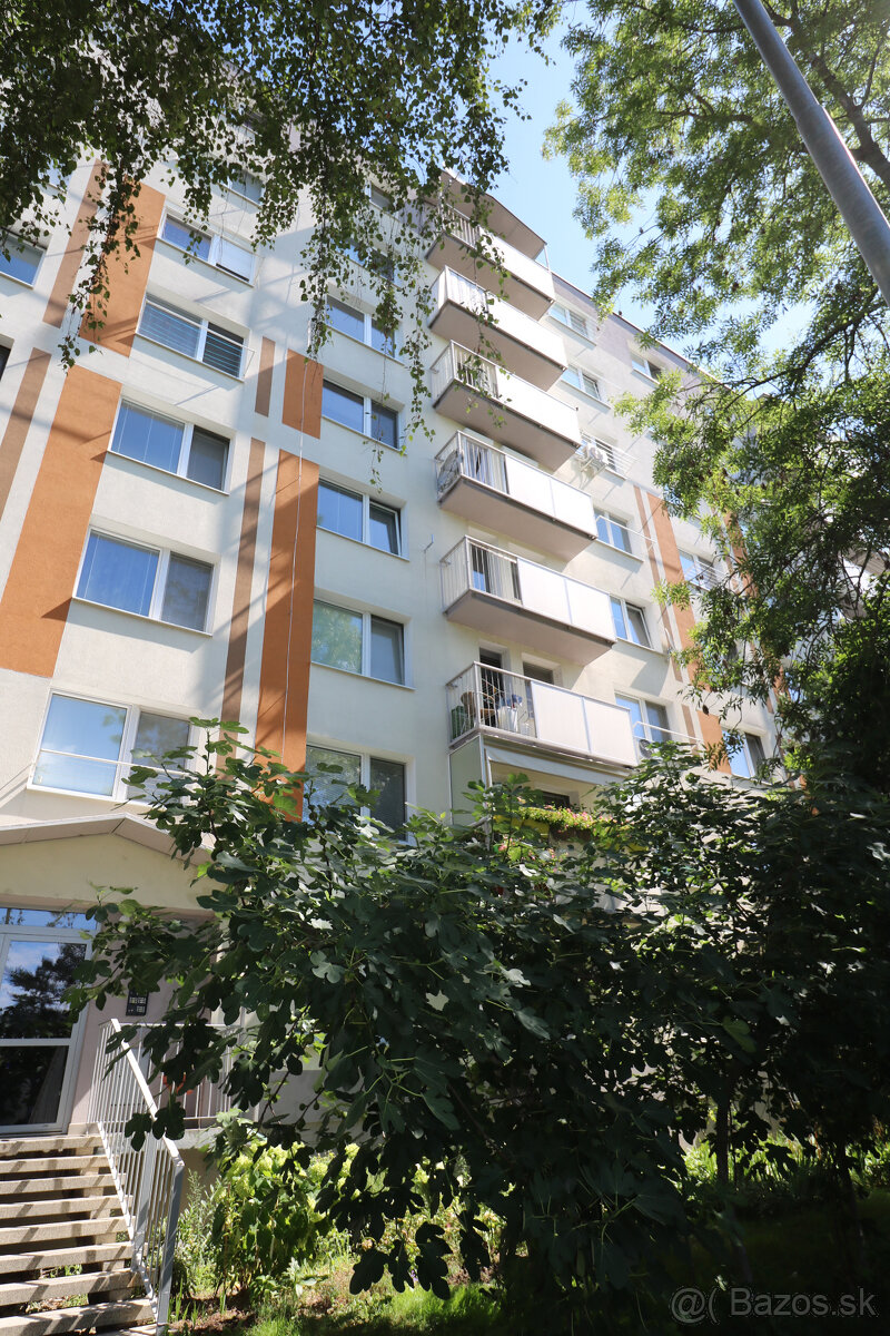 Predaj 2 izbového bytu na začiatku Petržalky - Vilova ulica
