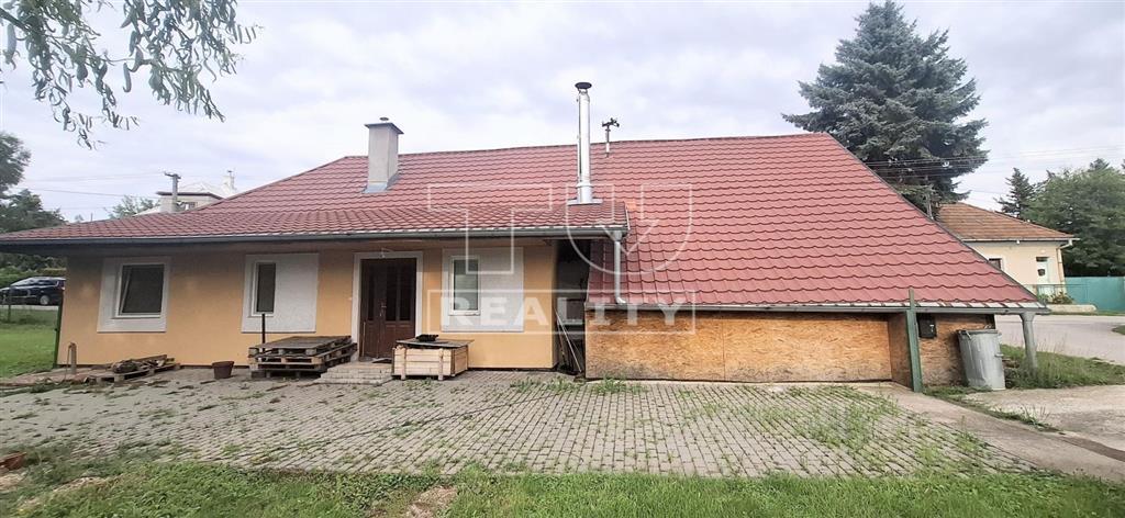 Na predaj rodinný dom v obci Vozokany s pozemkom 880m2