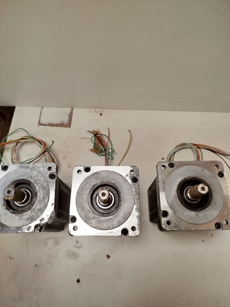 Krokové motory a drivery