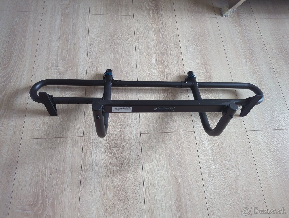 Závesná hrazda na dvere