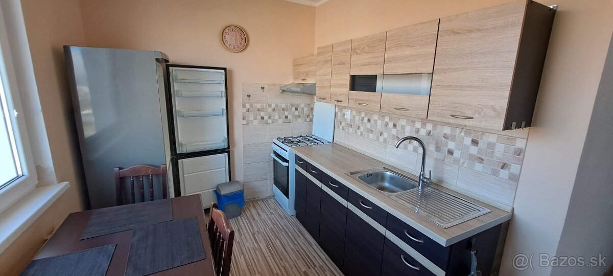 Slnečný dvojizbový byt na Západe na prenájom